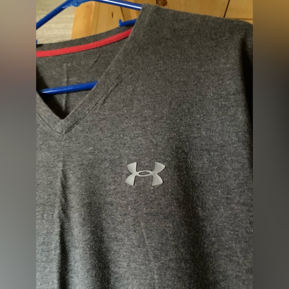 UA Under Armour Tshirt, Loose and HeatGear, Size XL - Picture 3 of 8